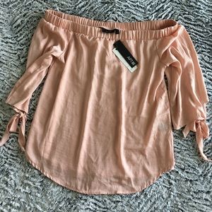 💌 3 for $20 NWT blush pink shoulder top - Sz M